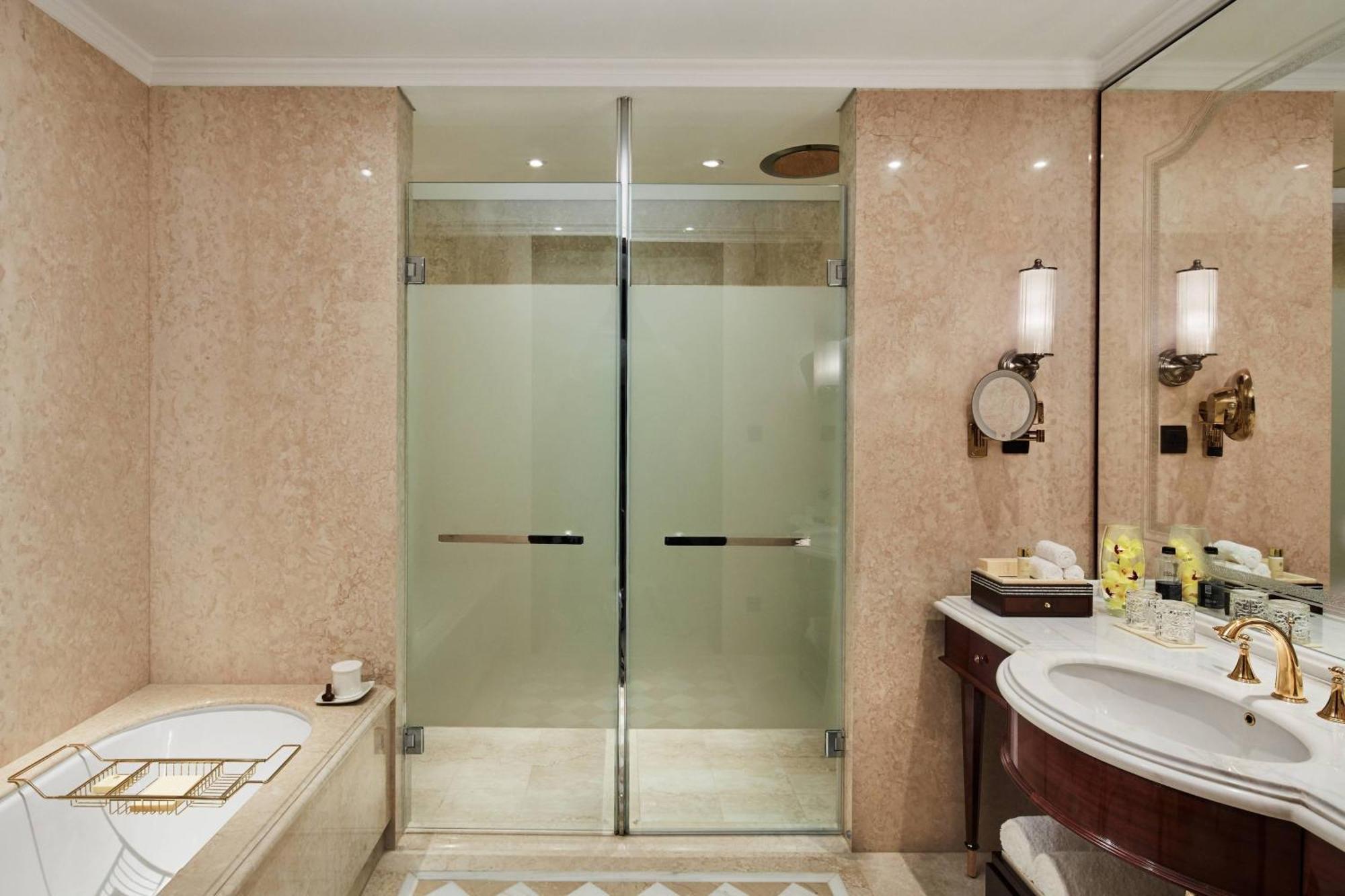 The Ritz-Carlton, Pune Extérieur photo