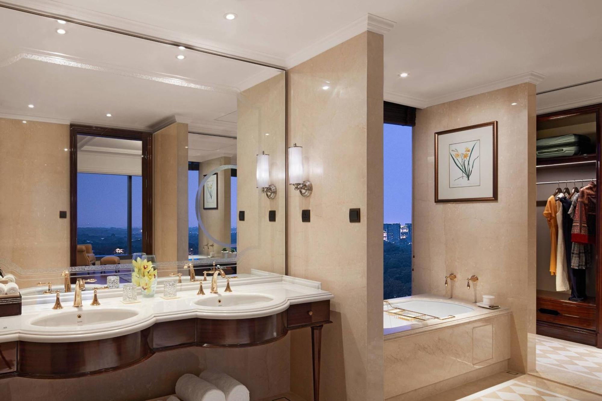 The Ritz-Carlton, Pune Extérieur photo