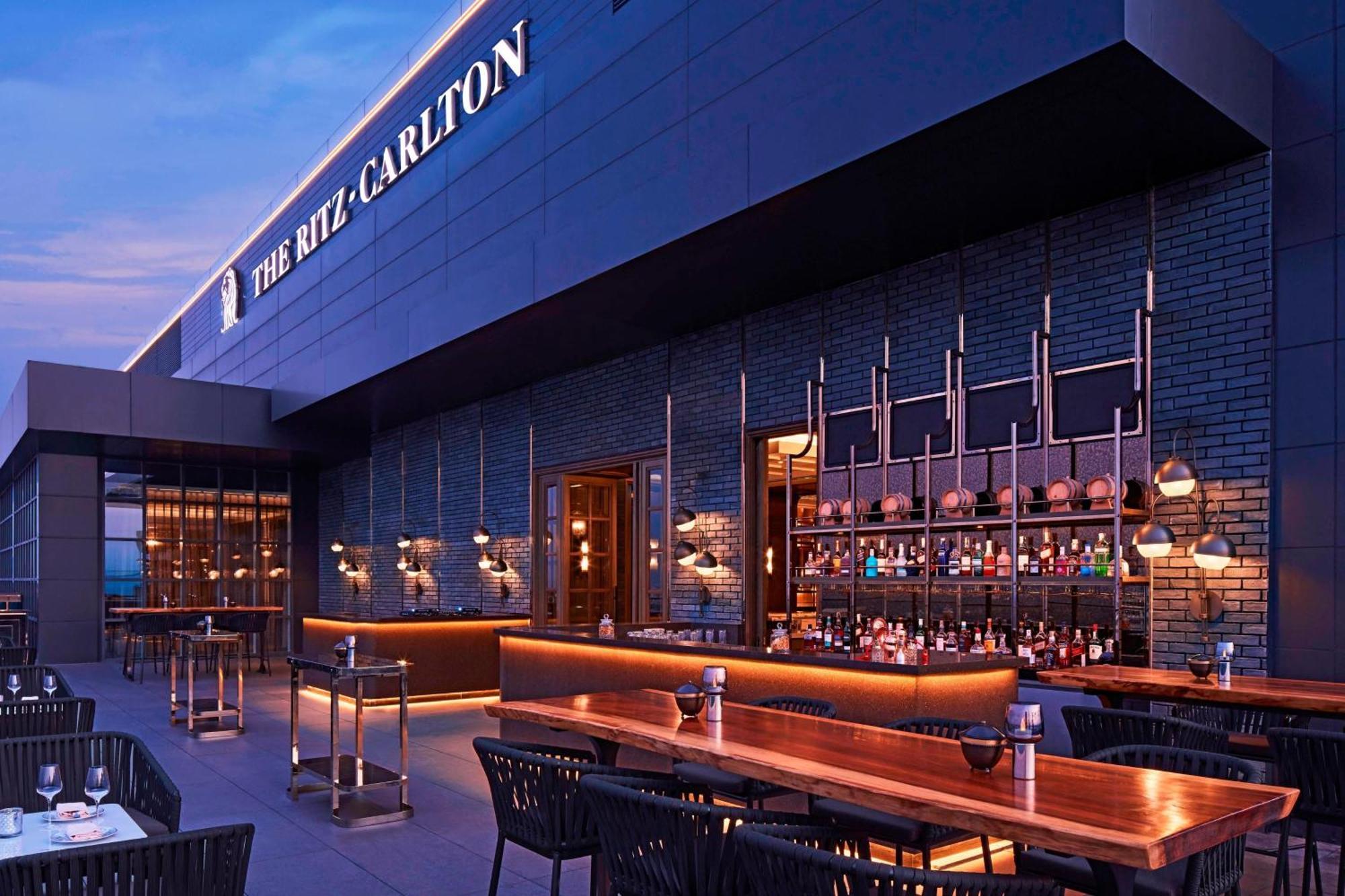 The Ritz-Carlton, Pune Extérieur photo